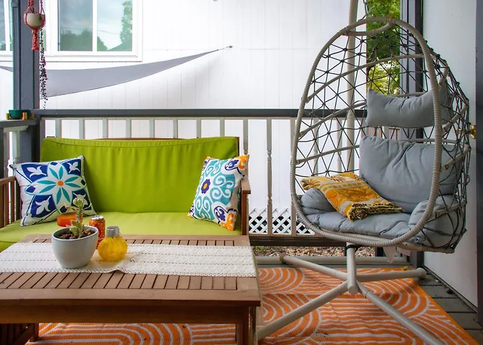 Stylish, Artsy Bungalow Central Eastside